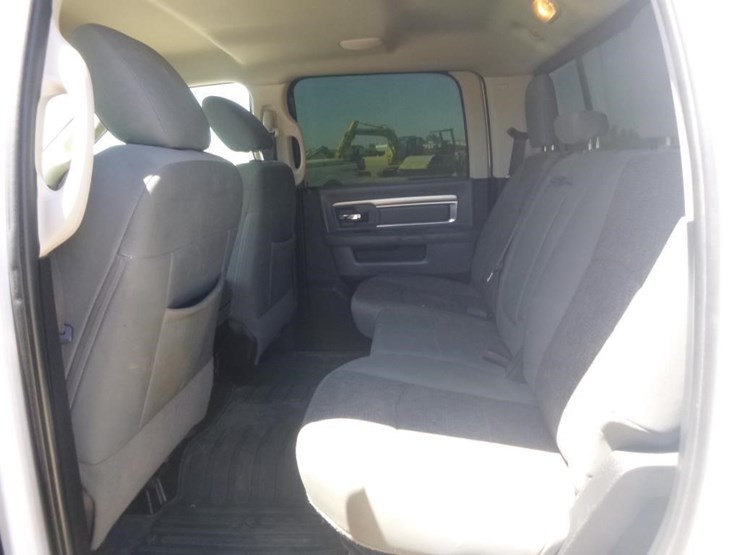 2017-dodge-3500-image-14