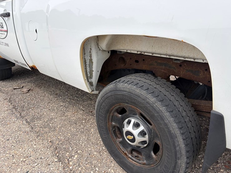 2012-chevrolet-3500-image-9
