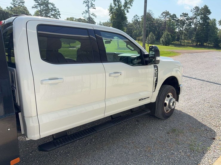 2025-ford-f350-image-15
