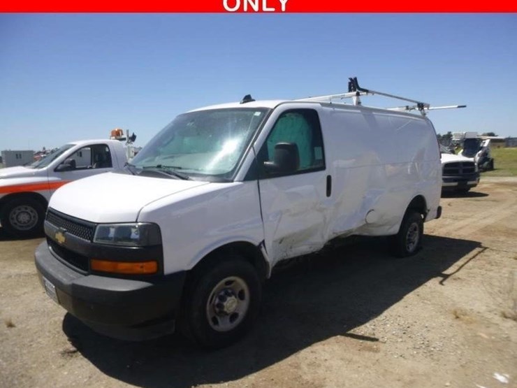 2015-chevrolet-express-2500-image-1