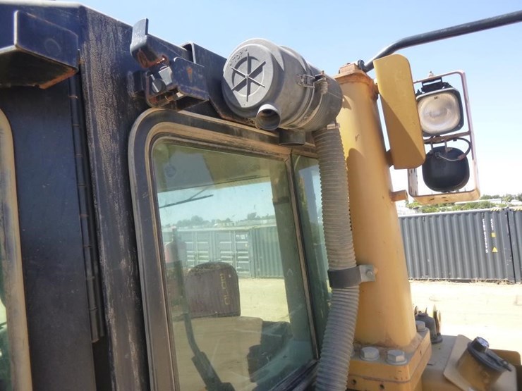 2012-caterpillar-d8t-image-23