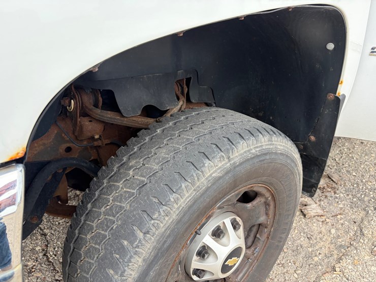 2012-chevrolet-3500-image-18