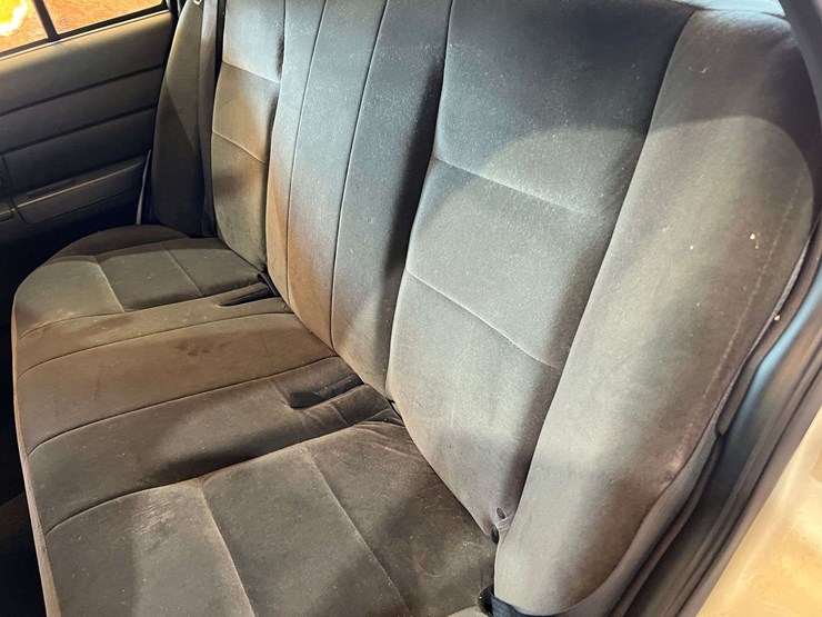 2004-ford-crown-vic-(211,135-miles)-image-35