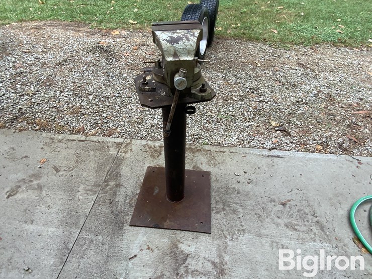 k-tool-6"-free-standing-hand-vice-image-6