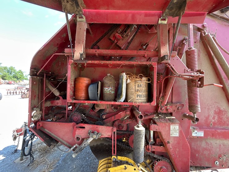 new-holland-br7090-image-12