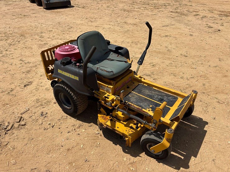 hustler-fasttrak-42"-zero-turn-lawn-mower-image-4