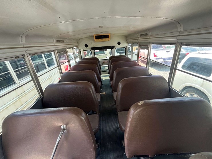 2001-chevrolet-express-bus-image-17