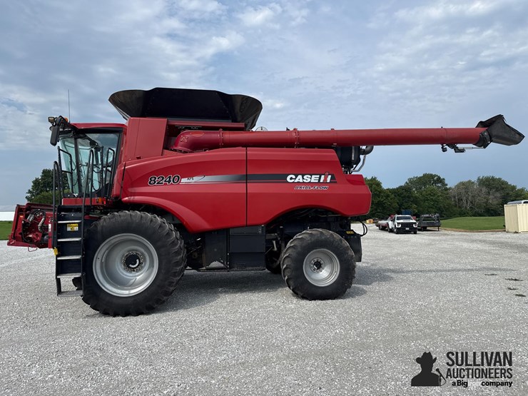 2016-case-ih-8240-image-8