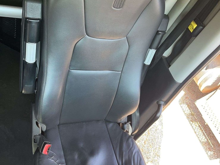 2022-kenworth-t680-image-34