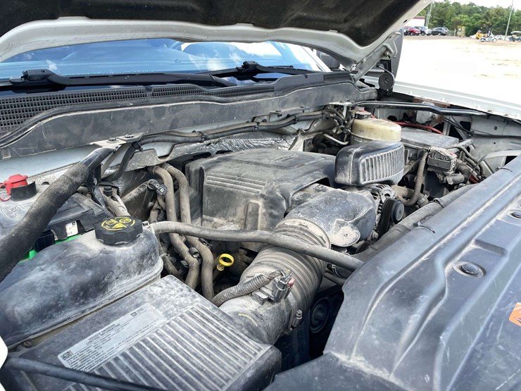 2017-chevrolet-silverado-3500-image-8