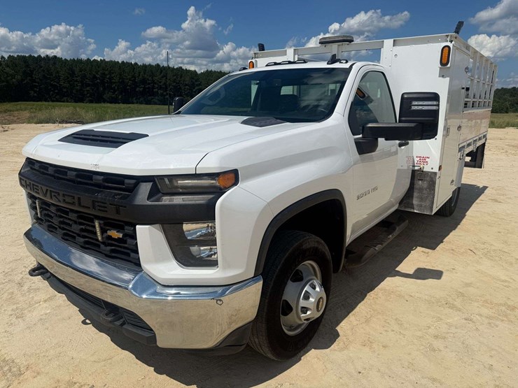 2020-chevrolet-3500-image-1