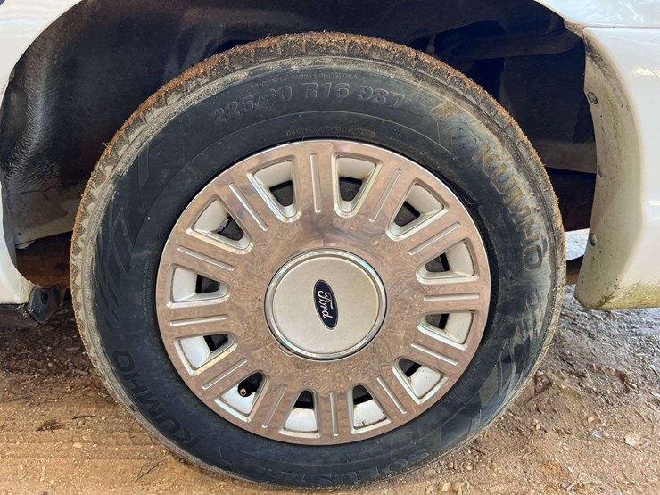 2003-ford-crown-vic-(188,503-miles)-image-8