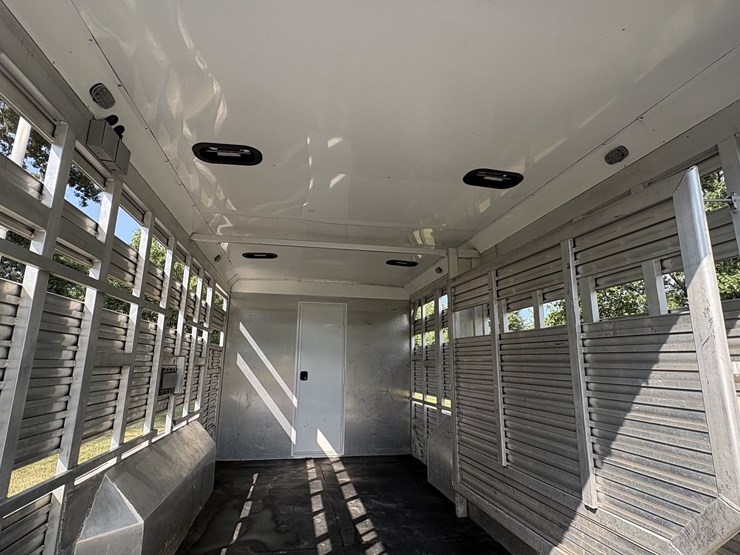 2018-bison-8011ldstlt-stock-combo-living-quarters-trailer-image-17