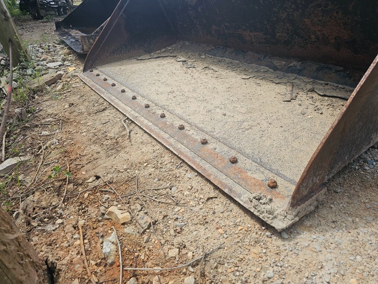 #24638-•-edge-72"-skidsteer-bucket-image-6