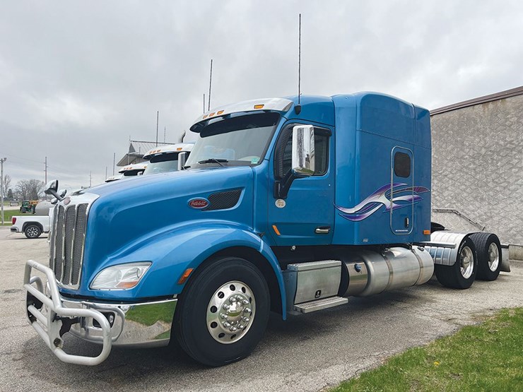 2020-peterbilt-579-image-1