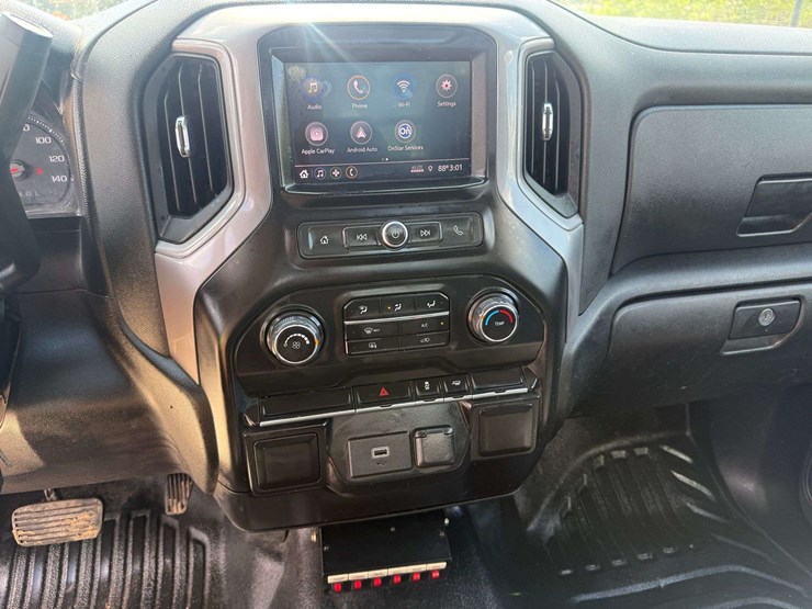 2020-chevrolet-3500-image-30