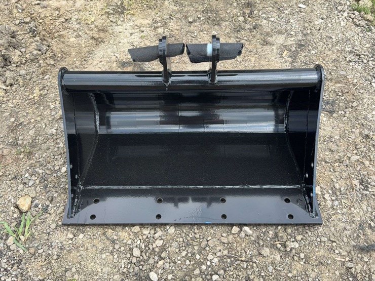 22”-w-mini-excavator-mud-bucket---model-zl-11-image-1