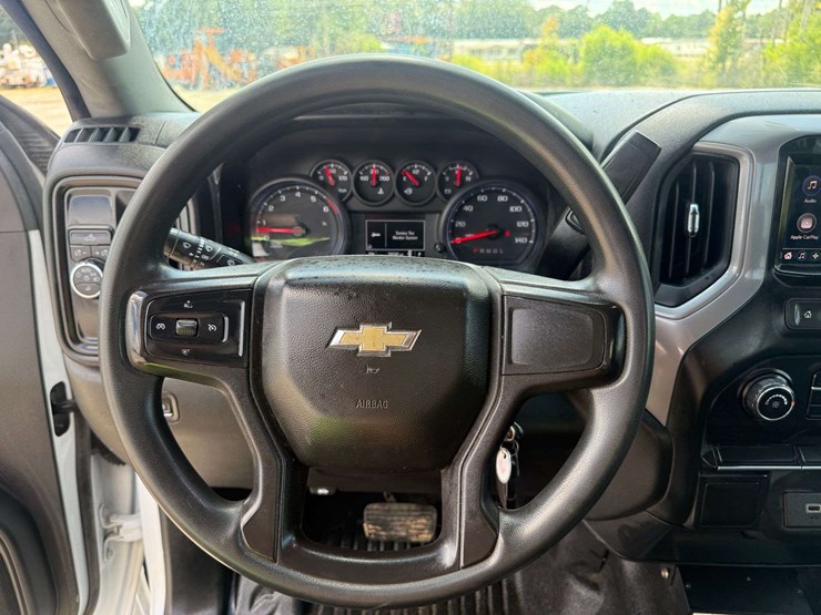 2020-chevrolet-3500-image-28