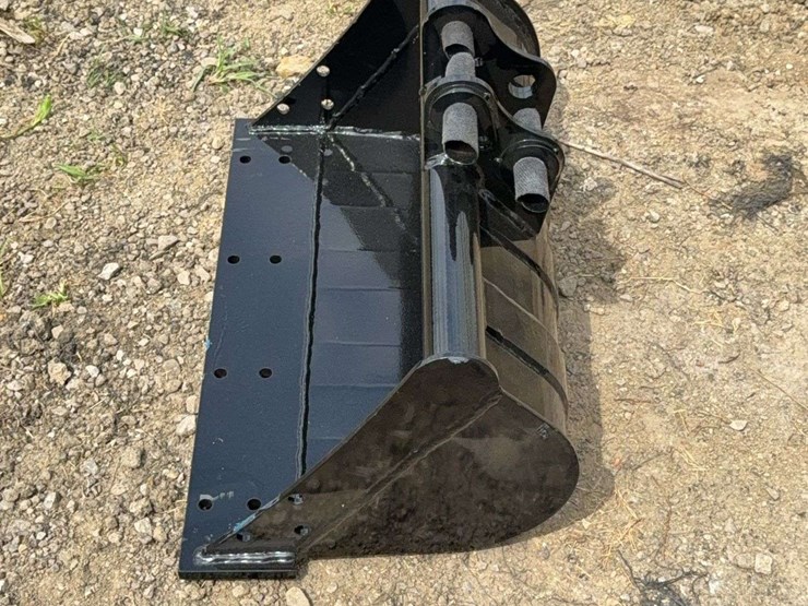 22”-w-mini-excavator-mud-bucket---model-zl-11-image-2