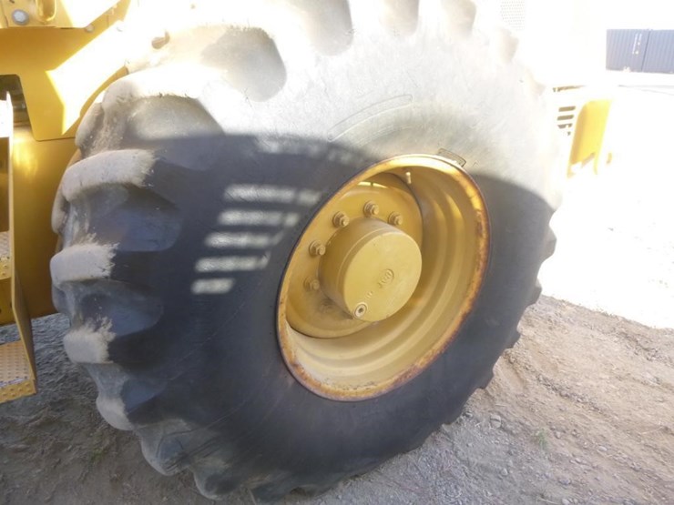 2011-caterpillar-cp56-image-30