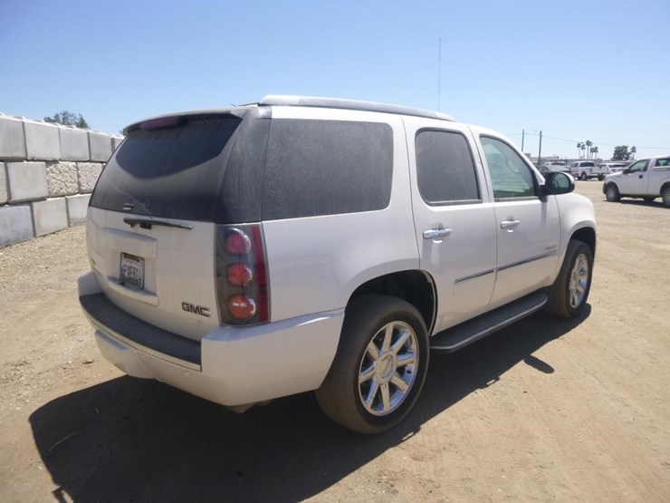 2011-gmc-yukon-denali-image-4