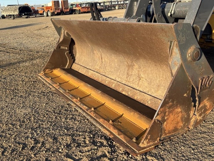 2020-deere-210l-image-10