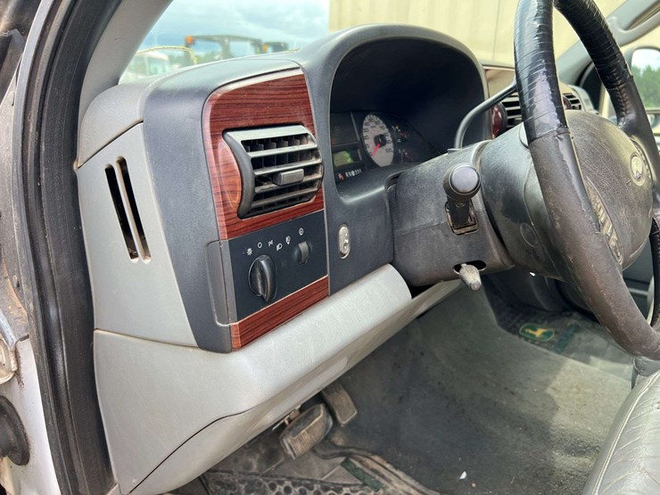 2005-ford-f350-image-30