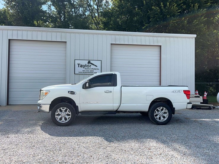 2017-nissan-titan-image-1