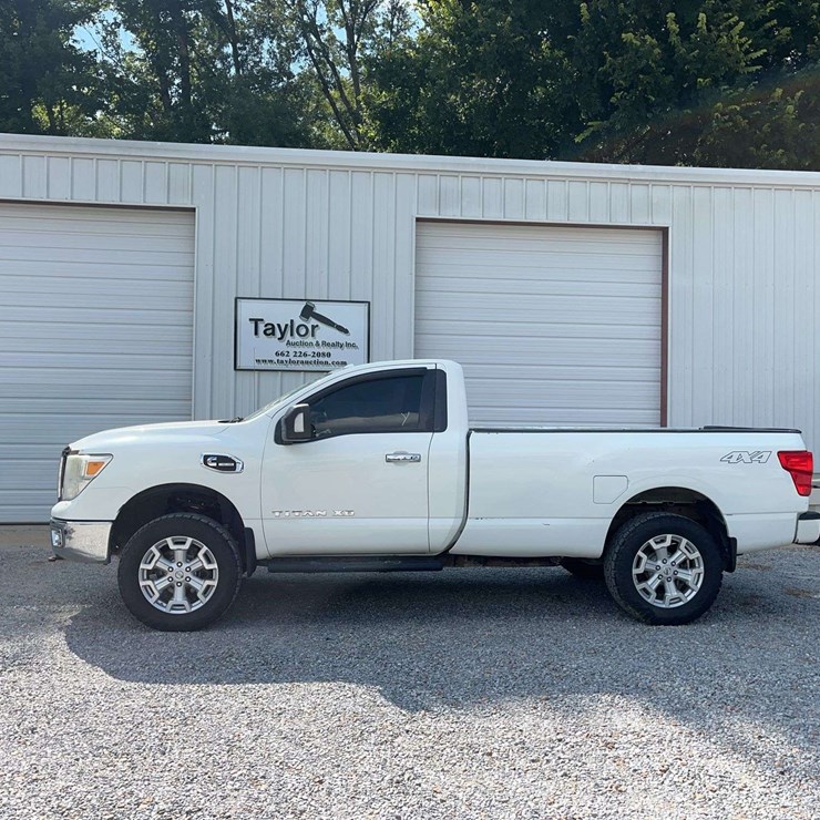2017 NISSAN TITAN