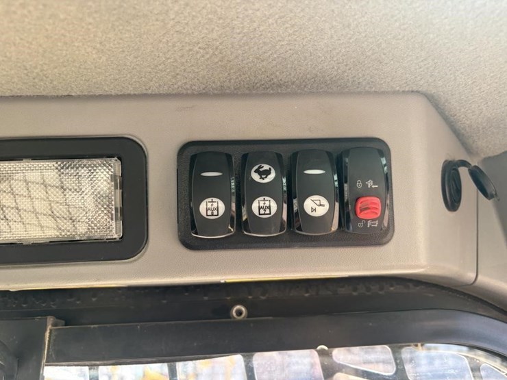 2019-caterpillar-272d2-image-30