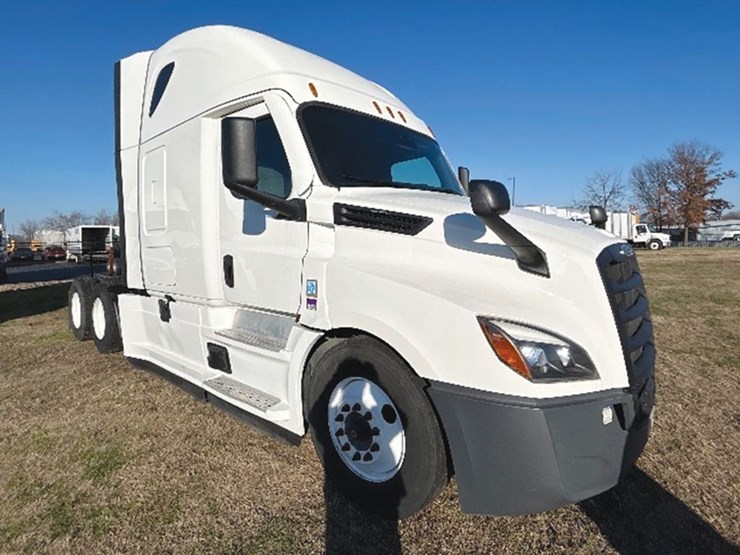 2022-freightliner-cascadia-126-image-1