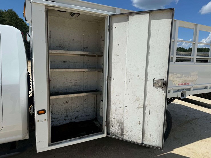 2020-chevrolet-3500-image-16