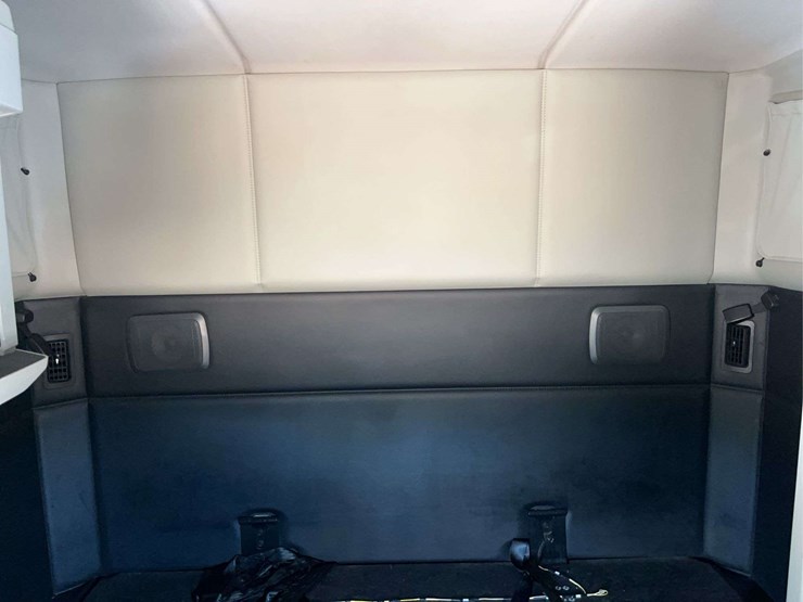 2022-kenworth-t680-image-28