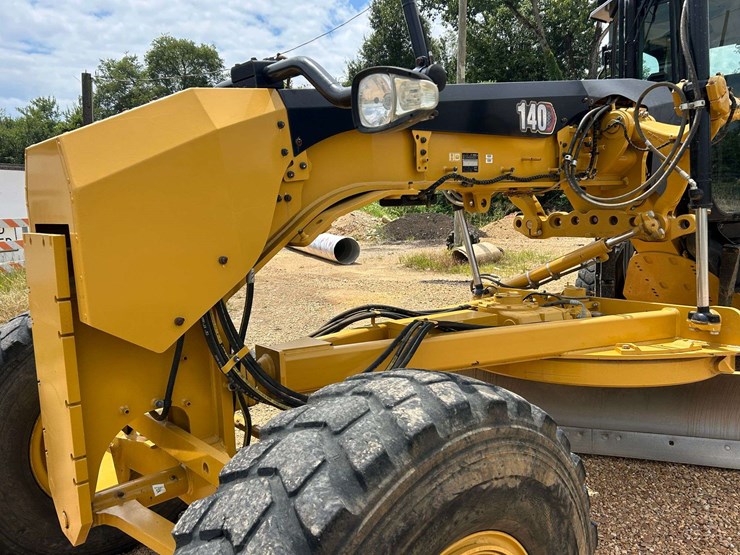 2020-caterpillar-140-image-14