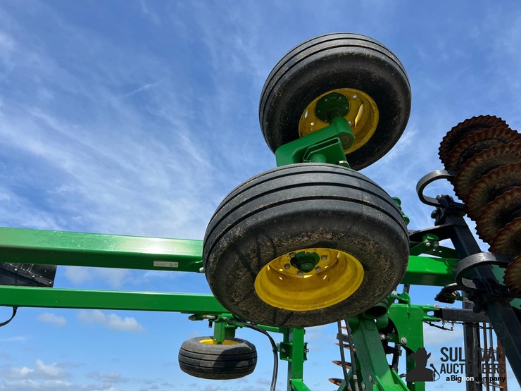 2021-john-deere-2660vt-image-14