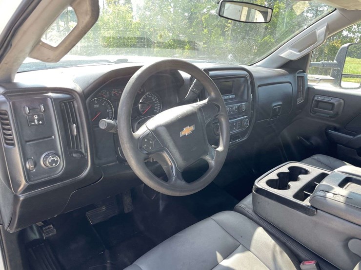 2017-chevrolet-silverado-3500-image-11