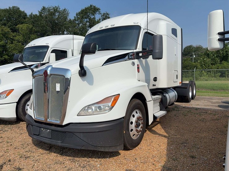 2022-kenworth-t680-image-1