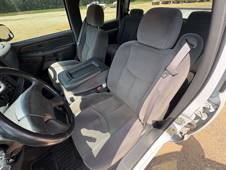 2006-chevrolet-silverado-1500-image-13