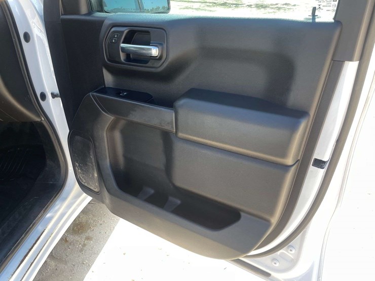 2019-chevrolet-silverado-1500-image-17