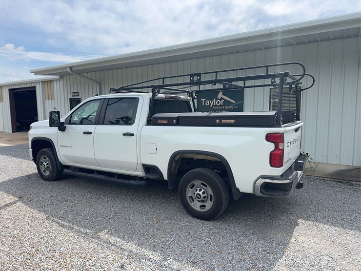 2020-chevrolet-silverado-4-x-4-truck-image-3