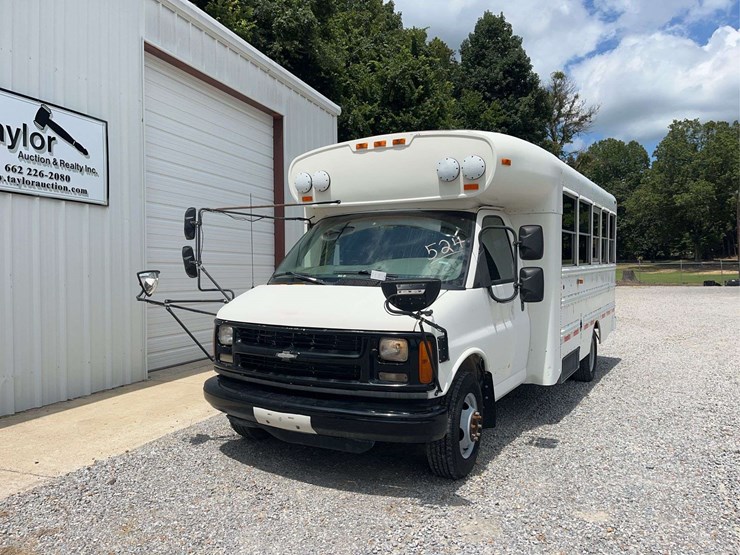 2001-chevrolet-express-bus-image-2