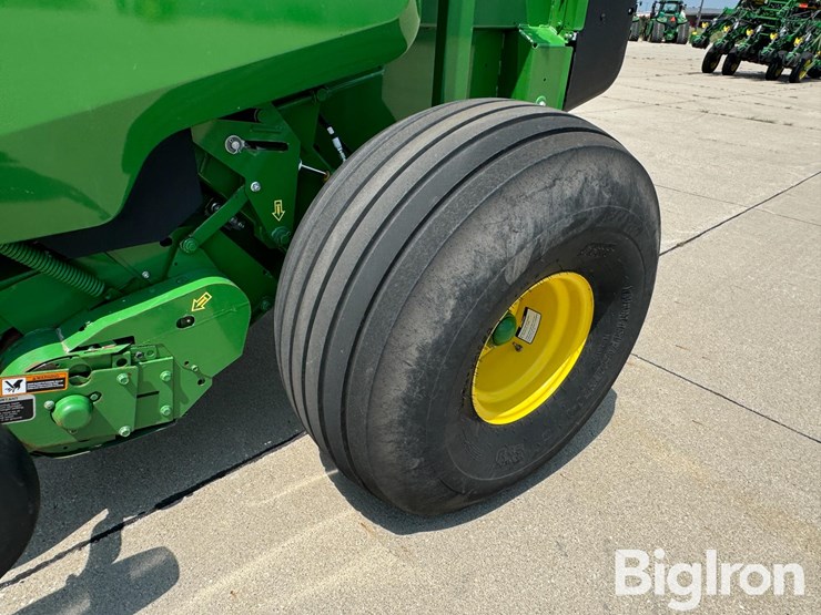 2024-john-deere-561m-image-16