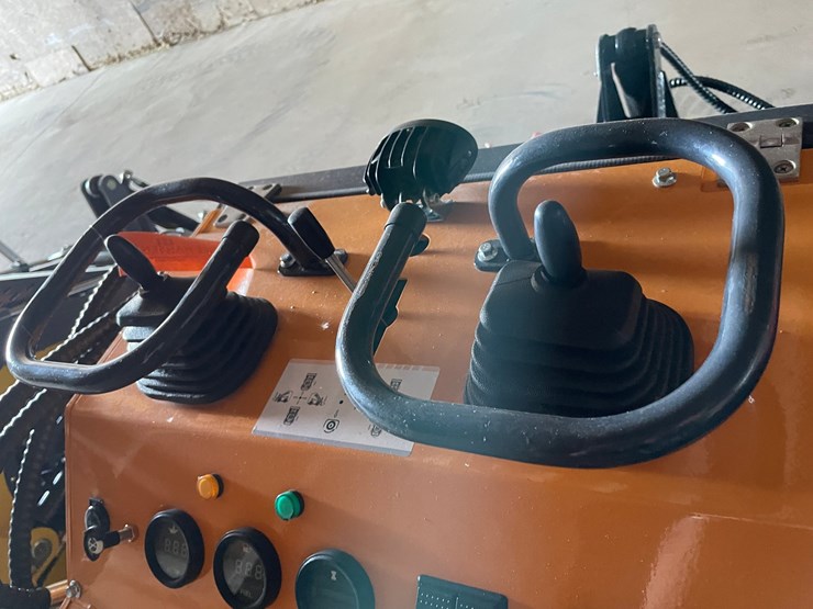#9735-•-land-honor-mini-skid-steer-loader-image-22