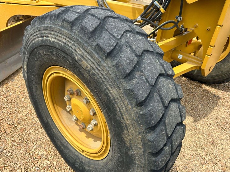 2020-caterpillar-140-image-26
