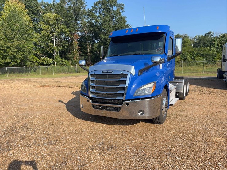 2021-freightliner-cascadia-truck-image-4