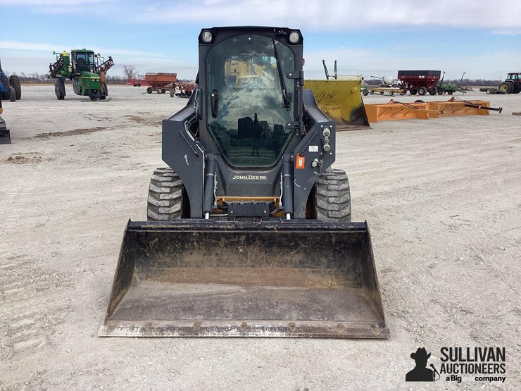 2016-deere-320e-image-2