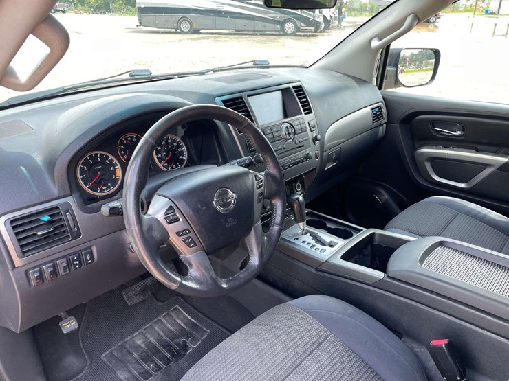 2015-nissan-armada-image-11
