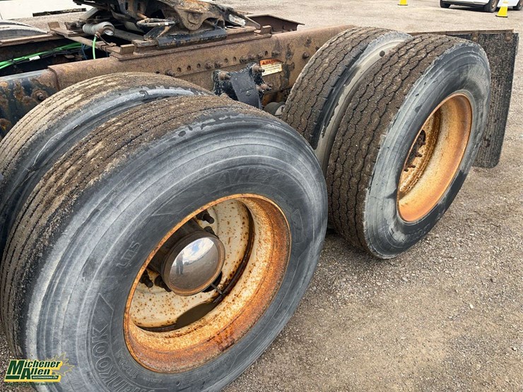 2018-freightliner-cascadia-t/a-day-cab-tractor-image-11