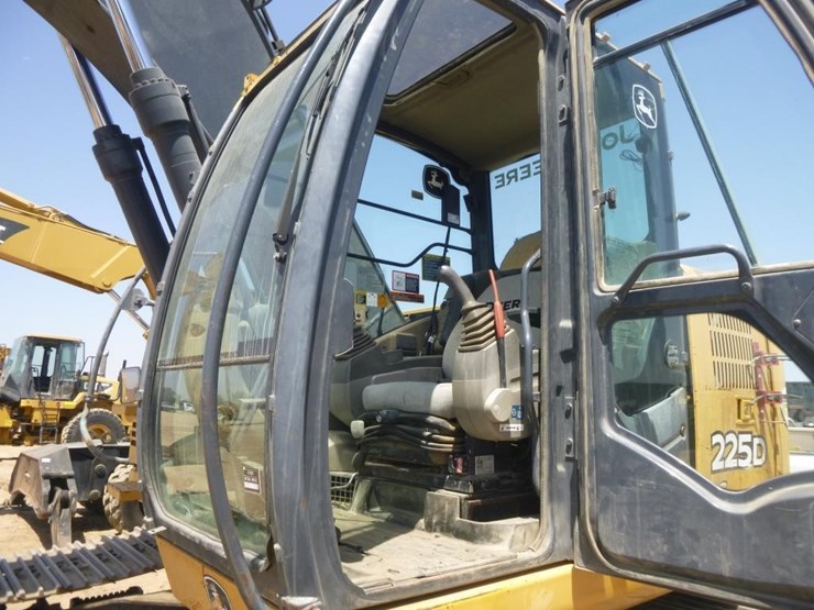 2011-deere-225d-lc-image-8