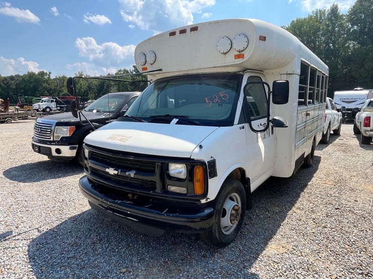 2001-chevrolet-express-bus-image-2